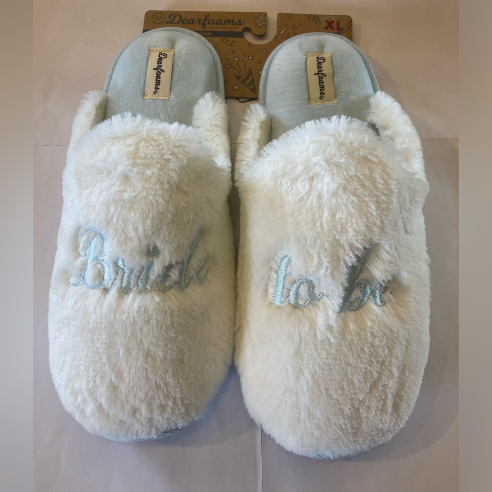NEW DEARFOAMS MEMORY FOAM FLUFFY WHITE BRIDE TO BE SLIPPERS WOMEN'S SIZE XL11-12